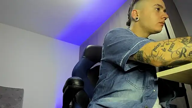 male pussy online show from November 7, 4:23 am