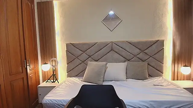 Raquel jones online show from March 27, 1:44 pm