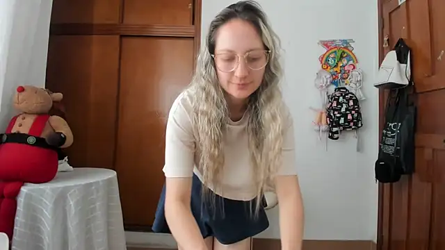 Adele johnsonn1 online show from March 27, 4:18 pm