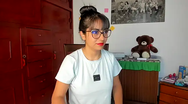 Snapshot of Isabellaa22_1 chatting on December 4, 1:53 pm Isabellaa22 1 online show from December 4, 1:53 pm