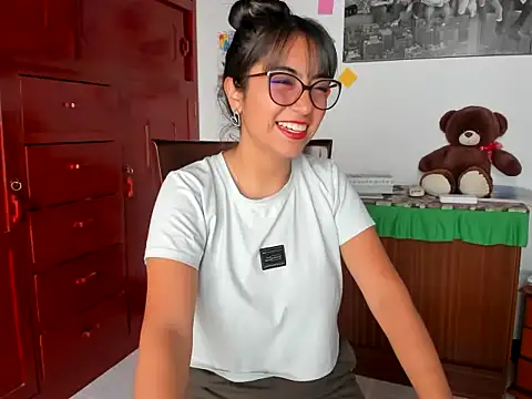 Snapshot of Isabellaa22_1 chatting on December 4, 5:00 pm Isabellaa22 1 online show from December 4, 5:00 pm