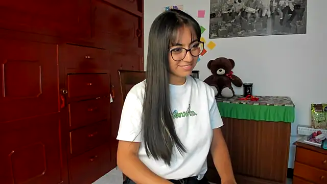 Snapshot of Isabellaa22_1 chatting on January 4, 9:09 pm Isabellaa22 1 online show from January 4, 9:09 pm