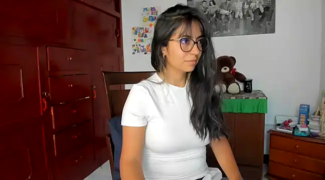 Snapshot of Isabellaa22_1 chatting on January 8, 6:41 pm Isabellaa22 1 online show from January 8, 6:41 pm