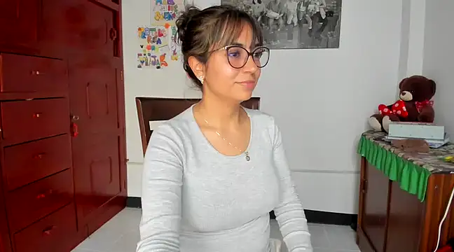 Snapshot of Isabellaa22_1 chatting on February 6, 8:34 pm Isabellaa22 1 online show from February 6, 8:34 pm