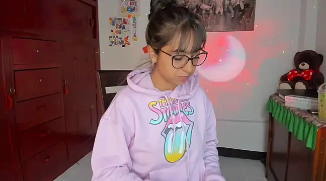 Snapshot of Isabellaa22_1 chatting on February 7, 12:39 pm Isabellaa22 1 online show from February 7, 12:39 pm