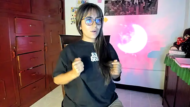 Snapshot of Isabellaa22_1 chatting on February 10, 10:30 pm Isabellaa22 1 online show from February 10, 10:30 pm