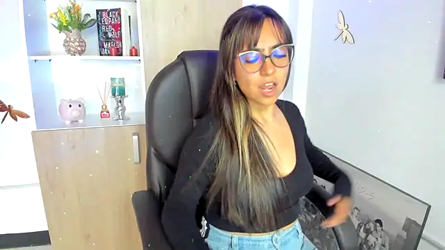 Snapshot of Isabellaa22_1 chatting on February 17, 2:37 pm Isabellaa22 1 online show from February 17, 2:37 pm