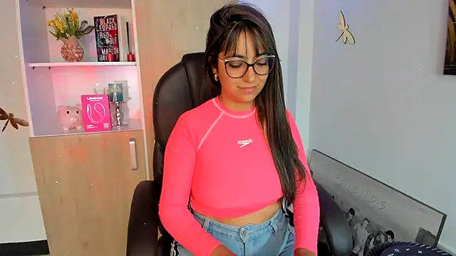 Snapshot of Isabellaa22_1 chatting on February 19, 3:16 pm Isabellaa22 1 online show from February 19, 3:16 pm