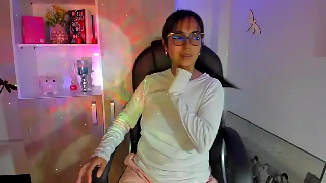 Snapshot of Isabellaa22_1 chatting on February 20, 3:23 am Isabellaa22 1 online show from February 20, 3:23 am