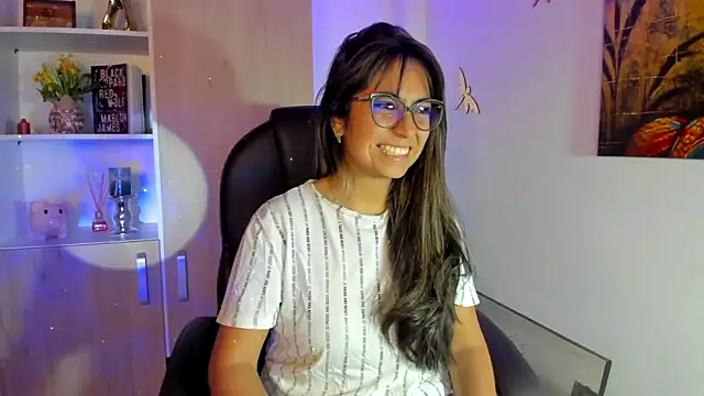 Snapshot of Isabellaa22_1 chatting on February 28, 3:48 am Isabellaa22 1 online show from February 28, 3:48 am