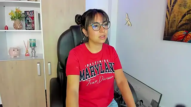 Snapshot of Isabellaa22_1 chatting on March 5, 4:46 pm Isabellaa22 1 online show from March 5, 4:46 pm