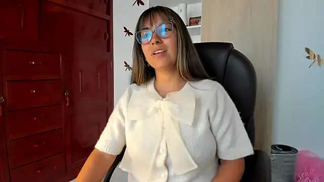 Isabellaa22 1 online show from January 7, 5:59 pm