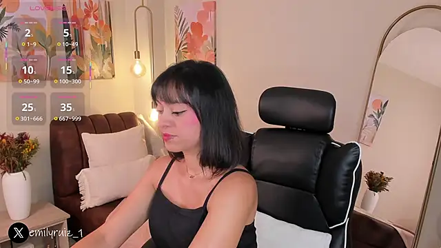 emilyruiz1 online show from April 13, 3:06 pm