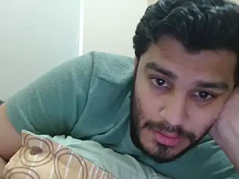 Snapshot of robintoit chatting on February 22, 5:23 am robintoit online show from February 22, 5:23 am