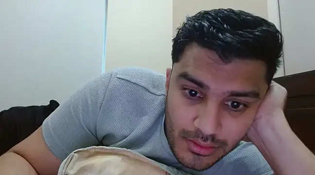 Snapshot of robintoit chatting on March 8, 2:23 am robintoit online show from March 8, 2:23 am