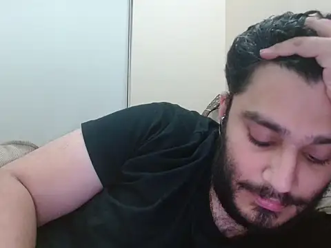 Snapshot of robintoit chatting on October 4, 7:34 pm robintoit online show from October 4, 7:34 pm