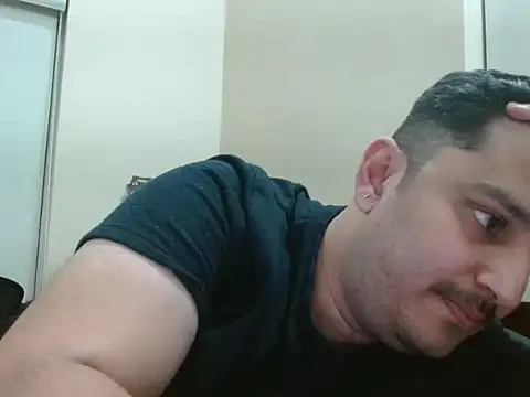 robintoit online show from April 15, 7:58 pm