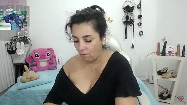mom hot   online show from June 18, 1:04 pm