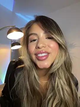 Snapshot of _laura_02 chatting on March 1, 12:50 am laura 02 online show from March 1, 12:50 am