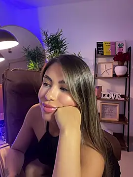 Snapshot of _laura_02 chatting on March 18, 7:53 pm laura 02 online show from March 18, 7:53 pm
