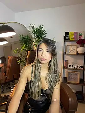 Snapshot of _laura_02 chatting on March 19, 4:55 pm laura 02 online show from March 19, 4:55 pm