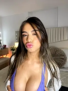 Snapshot of _laura_02 chatting on November 28, 5:04 pm laura 02 online show from November 28, 5:04 pm