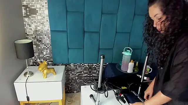 Snapshot of hanny_milf chatting on November 22, 11:42 am hanny milf online show from November 22, 11:42 am