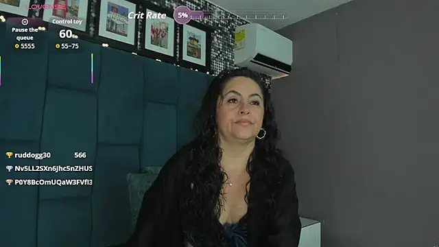 Snapshot of hanny_milf chatting on December 4, 11:41 am hanny milf online show from December 4, 11:41 am