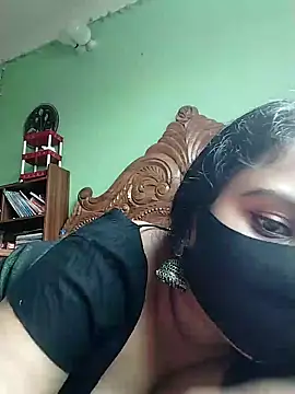 Idhika Paul online show from February 1, 2:56 pm