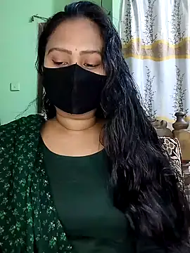 Idhika Paul online show from February 5, 4:25 pm