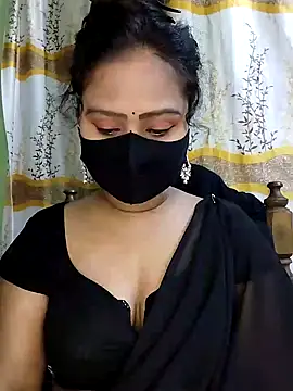 Idhika Paul online show from February 8, 4:04 pm