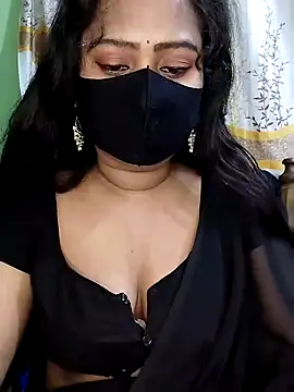 Idhika Paul online show from February 8, 7:05 pm