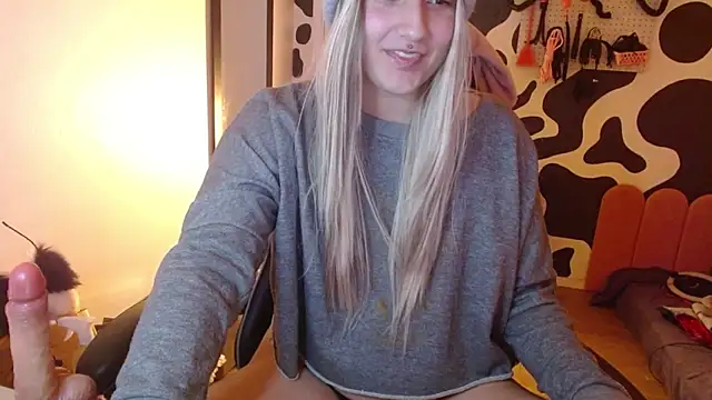 Snapshot of hi_elora chatting on May 26, 11:45 pm hi elora online show from May 26, 11:45 pm