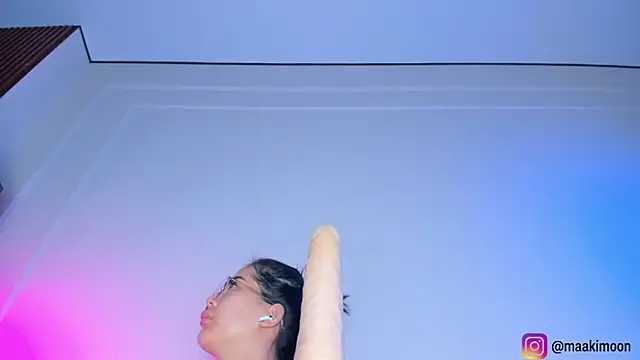 Snapshot of maakimo chatting on December 22, 4:09 am maakimo online show from December 22, 4:09 am