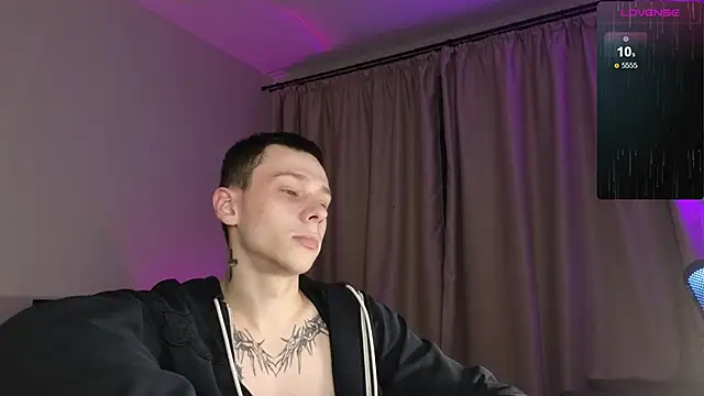 Snapshot of R1mmo__ chatting on October 12, 7:46 pm R1mmo online show from October 12, 7:46 pm