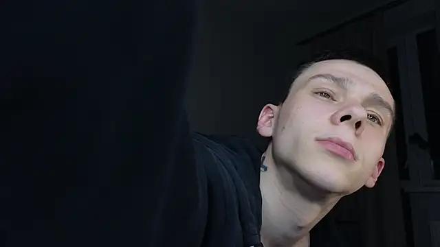 Snapshot of R1mmo__ chatting on October 19, 12:55 am R1mmo online show from October 19, 12:55 am