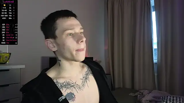 Snapshot of R1mmo__ chatting on October 28, 11:36 am R1mmo online show from October 28, 11:36 am