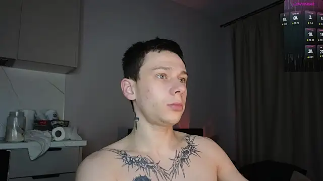 Snapshot of R1mmo__ chatting on November 5, 7:52 am R1mmo online show from November 5, 7:52 am