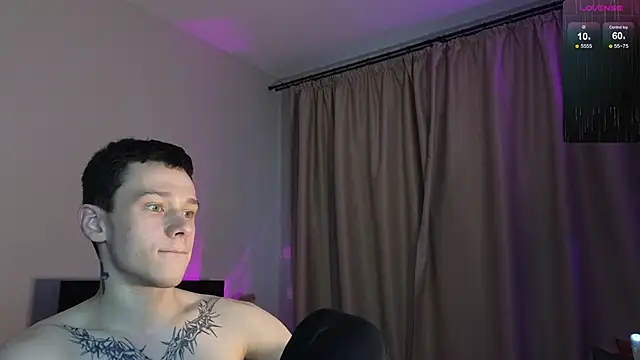 Snapshot of R1mmo__ chatting on November 6, 1:01 pm R1mmo online show from November 6, 1:01 pm