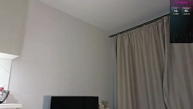 Snapshot of R1mmo__ chatting on November 10, 6:29 pm R1mmo online show from November 10, 6:29 pm