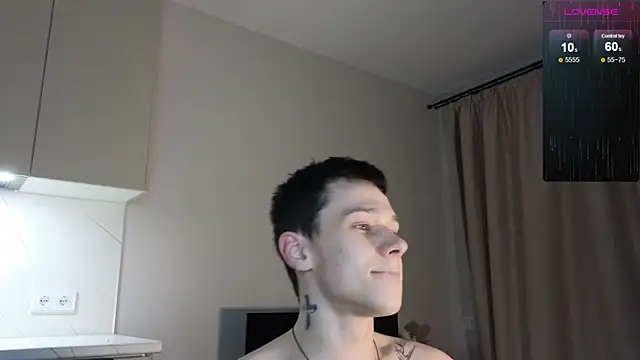 Snapshot of R1mmo__ chatting on November 11, 5:13 pm R1mmo online show from November 11, 5:13 pm