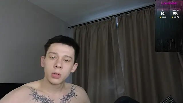 Snapshot of R1mmo__ chatting on November 20, 7:52 am R1mmo online show from November 20, 7:52 am