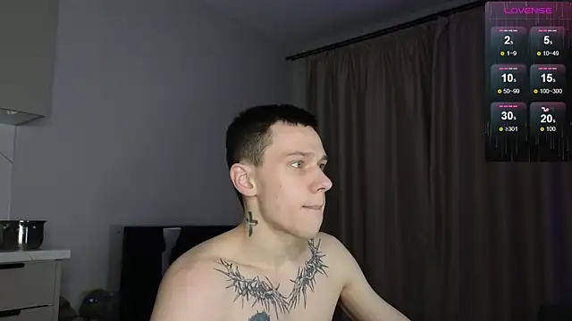 Snapshot of R1mmo__ chatting on December 14, 4:29 am R1mmo online show from December 14, 4:29 am