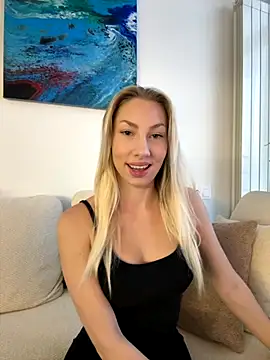 Snapshot of LuisaBecker chatting on December 5, 1:20 pm LuisaBecker online show from December 5, 1:20 pm