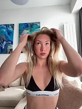 LuisaBecker online show from February 21, 11:00 am