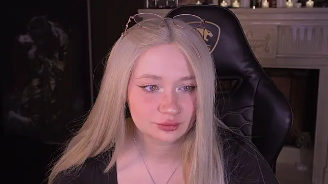 carolina elf online show from April 17, 5:32 am