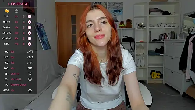 Snapshot of broosnica1 chatting on July 6, 6:43 am broosnica1 online show from July 6, 6:43 am