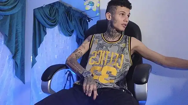 Stuart Boy  online show from February 15, 3:52 am