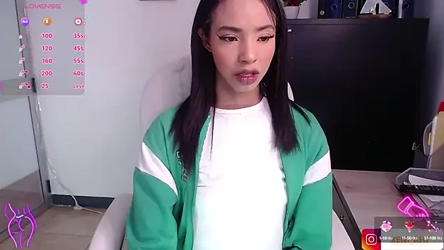 Snapshot of xenia_golden chatting on January 21, 3:43 pm xenia golden online show from January 21, 3:43 pm
