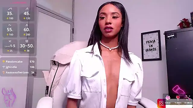 Snapshot of xenia_golden chatting on February 2, 4:11 pm xenia golden online show from February 2, 4:11 pm